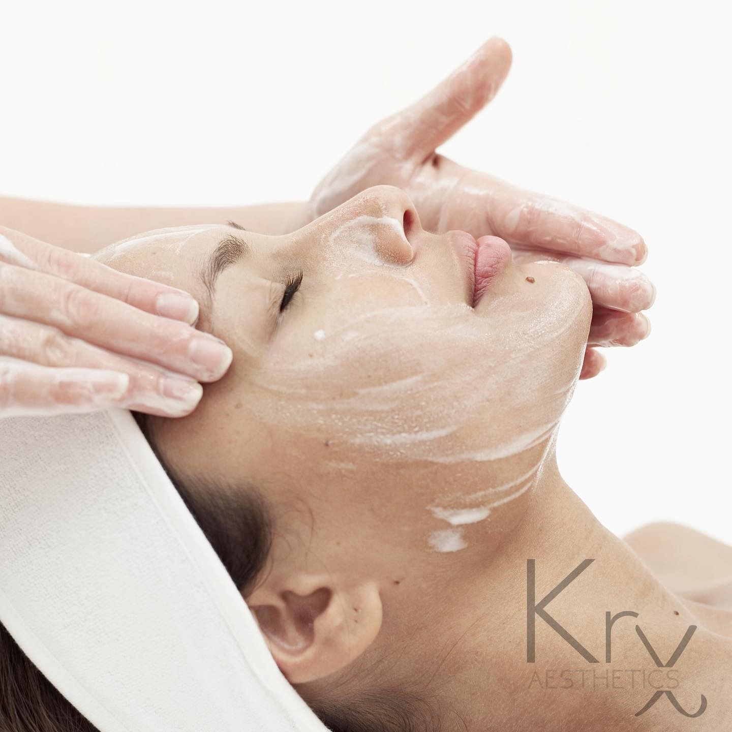 PAPAINA Y PIEL: EXFOLIACIÓN ENZIMÁTICA PARA UNA PIEL MÁS SUAVE Y LUMINOSA